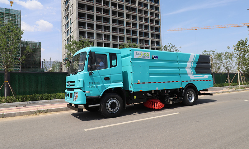 新能源洗掃車亮相城市街頭：智能清潔，守護城市“顏值”